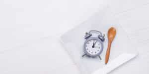 jejum intermitente prós e contras