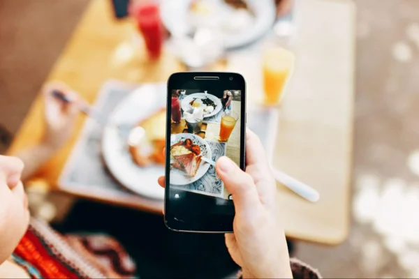 Como o algoritmo das redes sociais influencia a alimentação